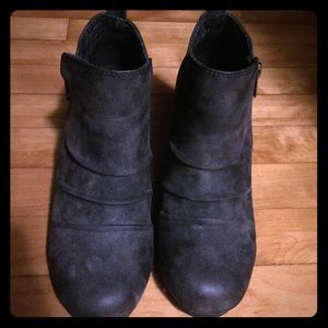 Suede dark grey wedge